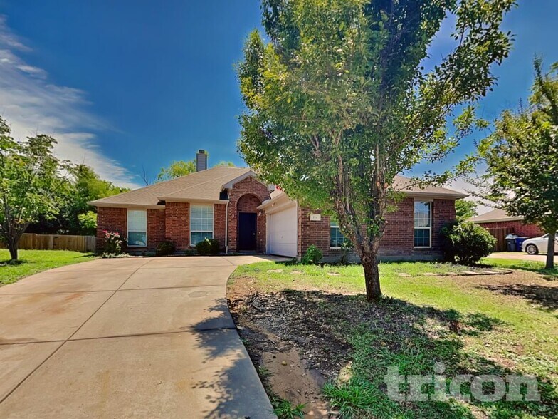 Primary Photo - 114 Jordan Dr