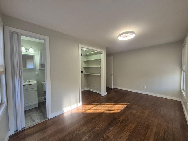 Building Photo - 2264 Capehart Cir NE