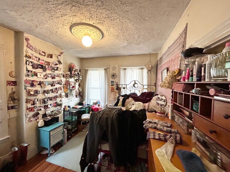 Building Photo - 96 Calumet St