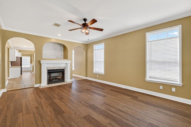Building Photo - Charming and spacious home for rent in Leesburg!