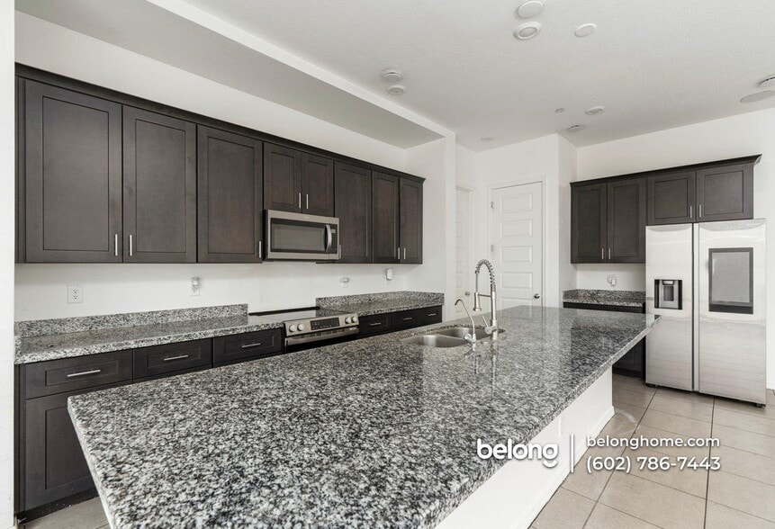 Building Photo - 221 E Balsam Dr