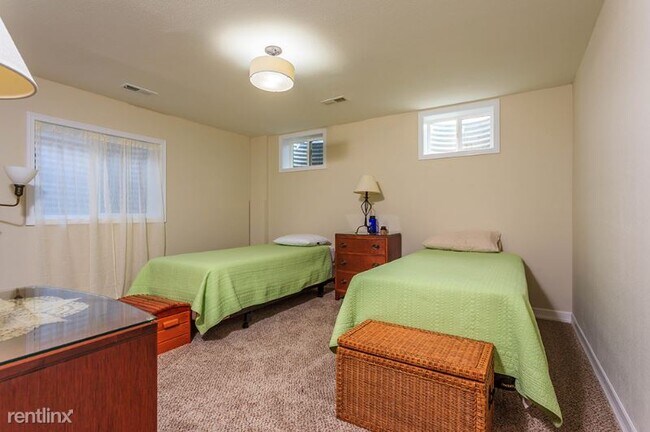 Building Photo - 4 br, 3 bath Townhome - 2851 E. Geddes Pl.