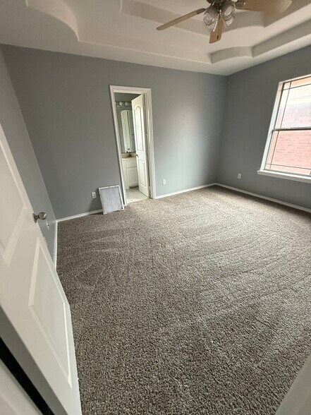 Building Photo - 106 S 48th Ln