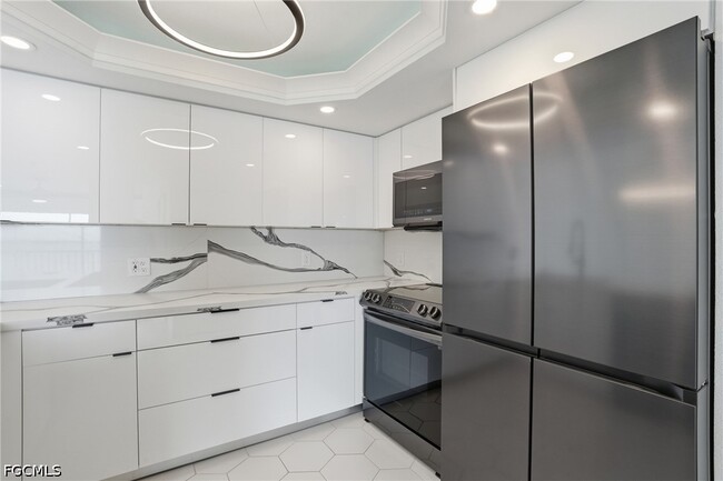 Building Photo - 2885 Palm Beach Blvd
