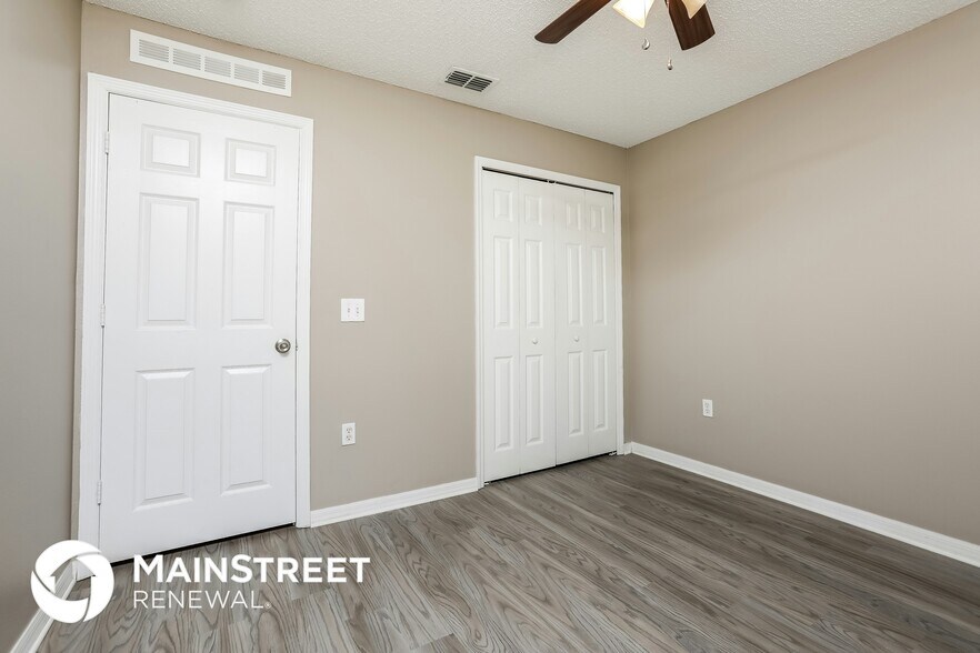 Building Photo - 977 Vanderbilt Dr