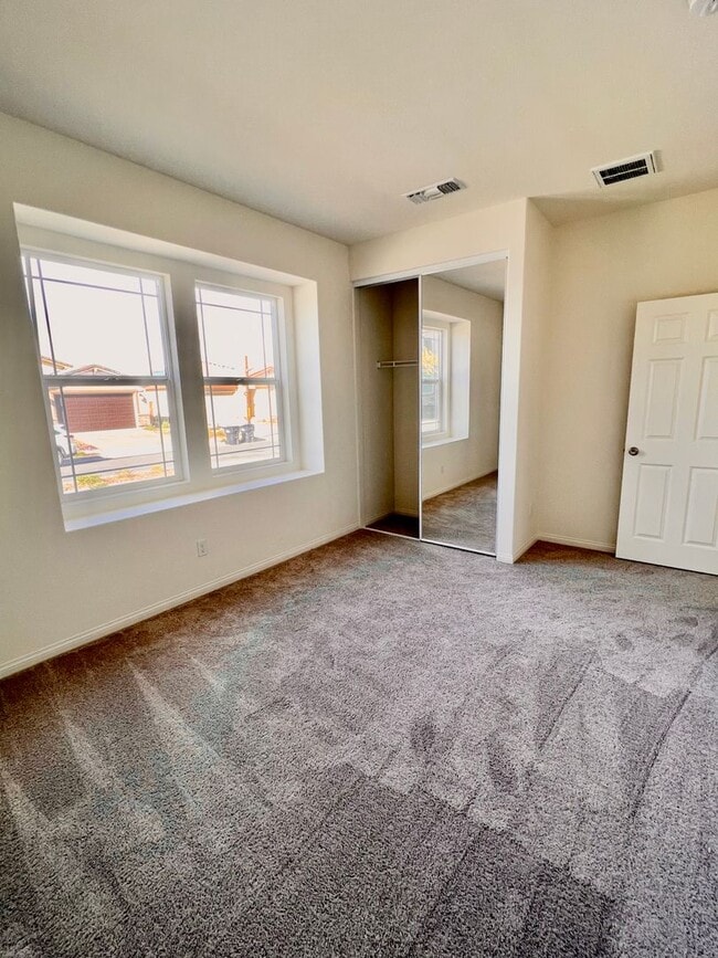 Building Photo - Recently built SINGLE STORY 4 bed, 2 bath, plus office - Riverside