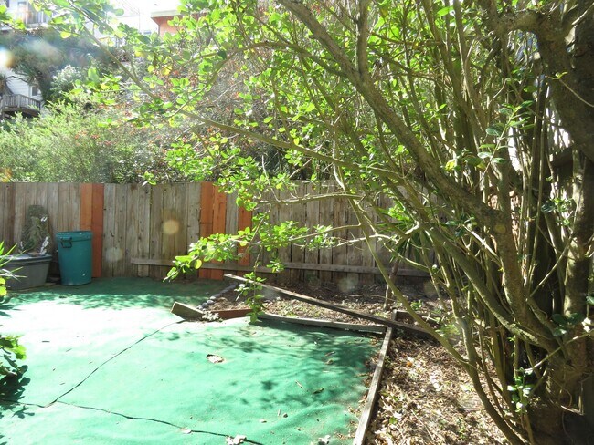Building Photo - Hidden Gem with Outrageous Views - 1 Bedro...