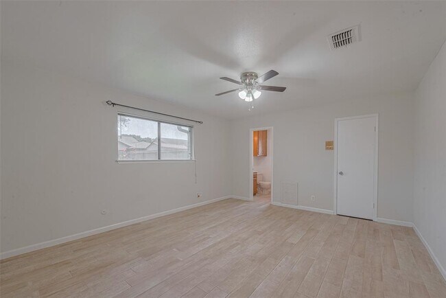 Building Photo - 9922 Carlow Ln