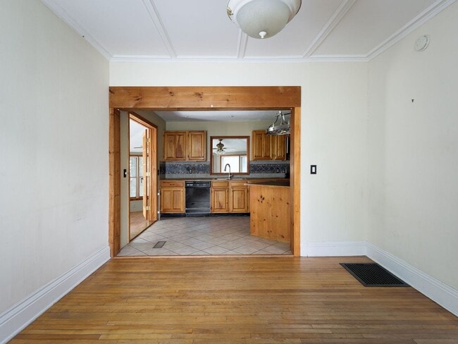 Building Photo - Charming and spacious 4-bedroom, 2 full bath home located in the City of Watertown.