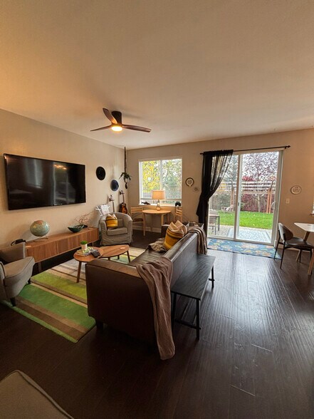 Building Photo - 715 Cedar St