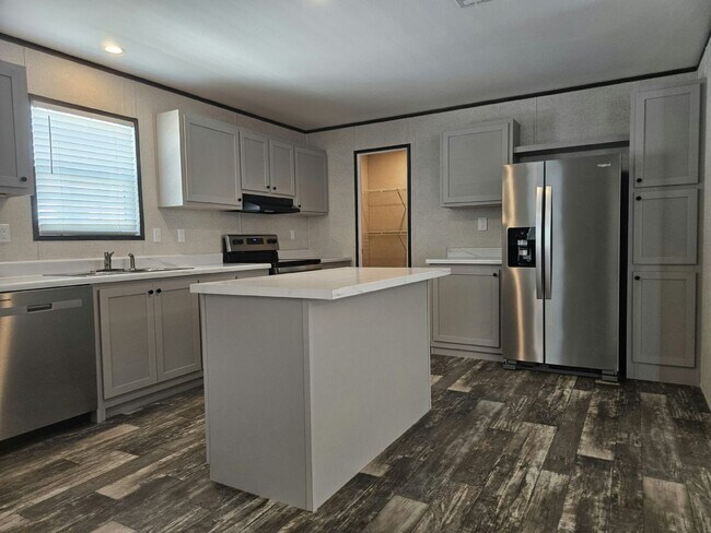 Building Photo - 6721 Hidden Oaks Dr
