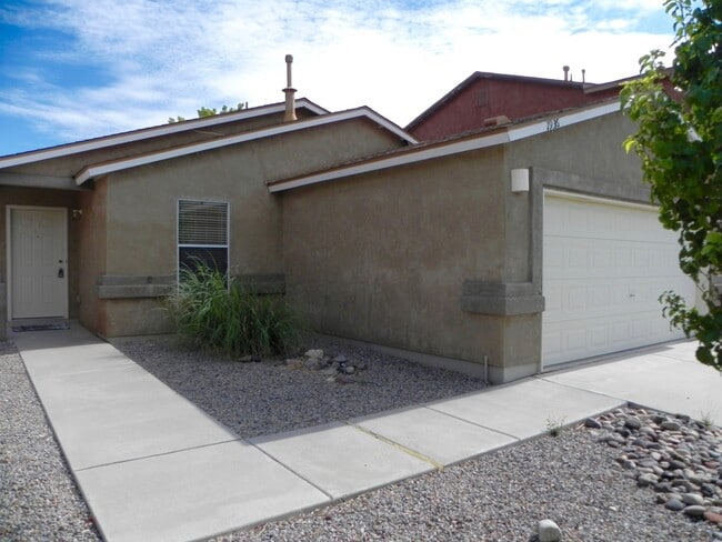 Building Photo - Prominent 3 Bedroom, 2 Bath Single Story Home In Rio Rancho!