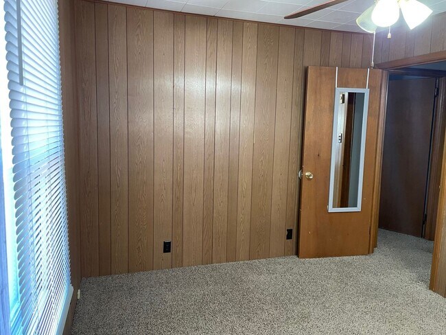 Building Photo - NICE CLEAN COUNTRY HOME, 3 BDRM 1.5 BA $1,400 RENT AND DEPOSIT