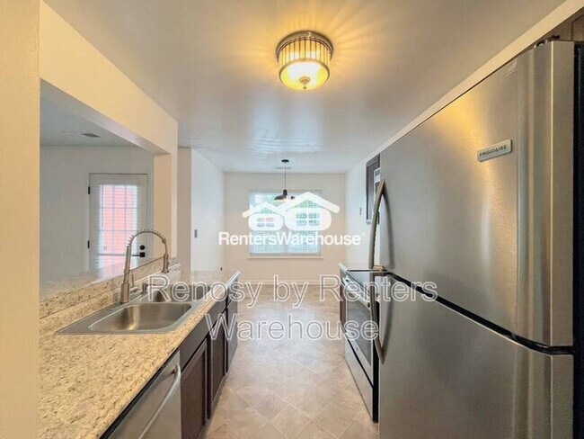 Building Photo - 1843 Chantilly Ct