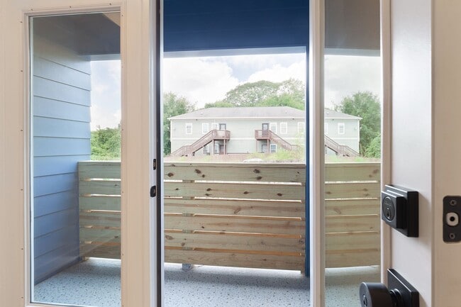 Building Photo - $500 Move In Special: Newly Constructed 3/3.5 located in Chosewood Park!