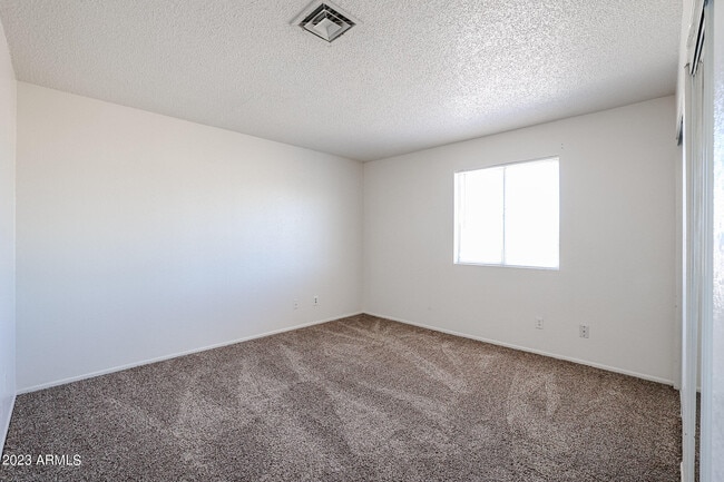 Building Photo - 10024 W Sells Dr