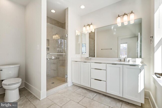 Building Photo - 11300 Emerald Park Rd