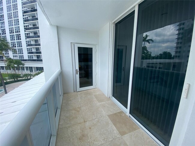 Building Photo - 10275 Collins Ave