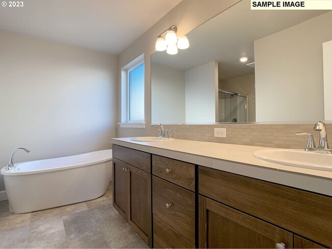 Building Photo - A Must see Hermiston Home!!