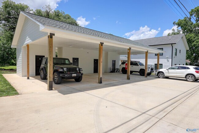 Building Photo - 1122 NE Wellman Ave