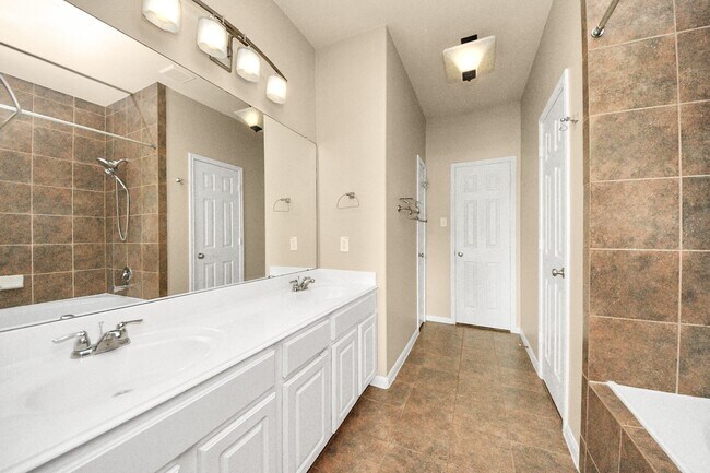 Building Photo - 8428 Willow Loch Dr