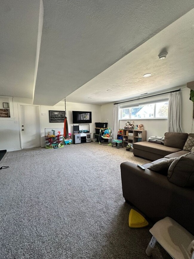 Building Photo - Gorgeous single- family home with Detached...