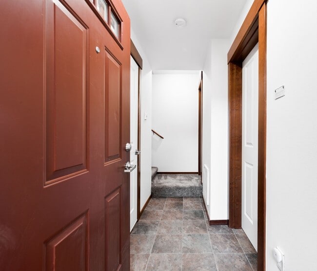 Building Photo - Nice 3 beds / 3.5 baths Townhouse in Green...