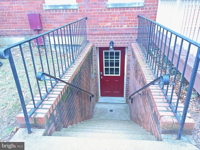 Building Photo - 601 Bashford Ln