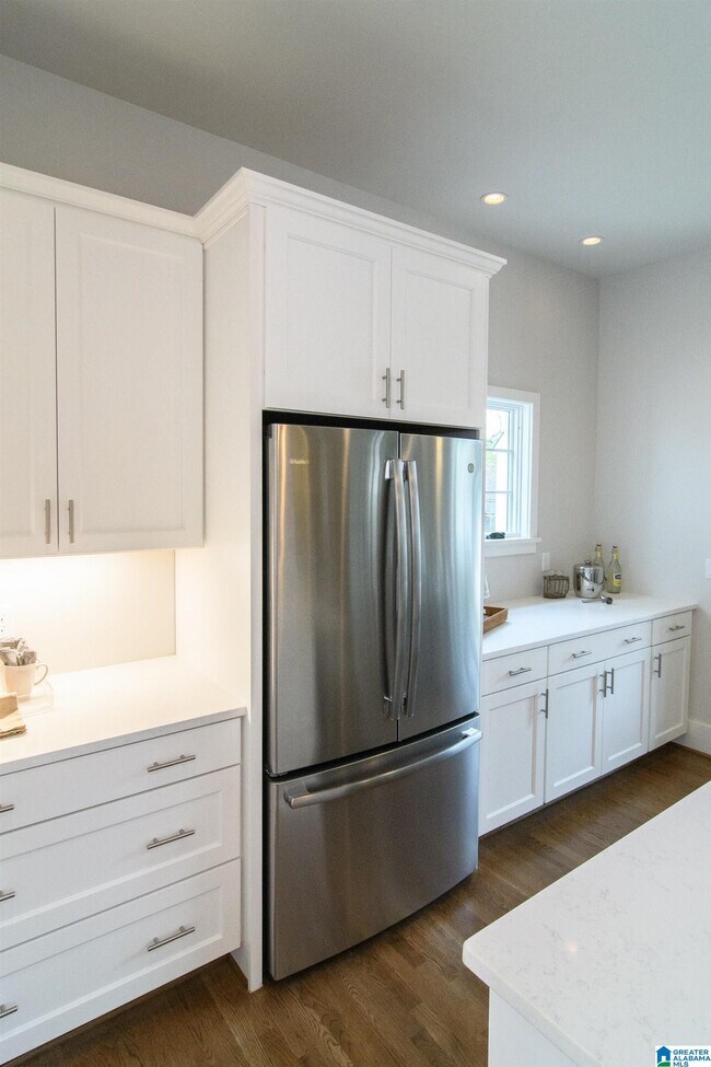 Building Photo - 3729 5th Ave S