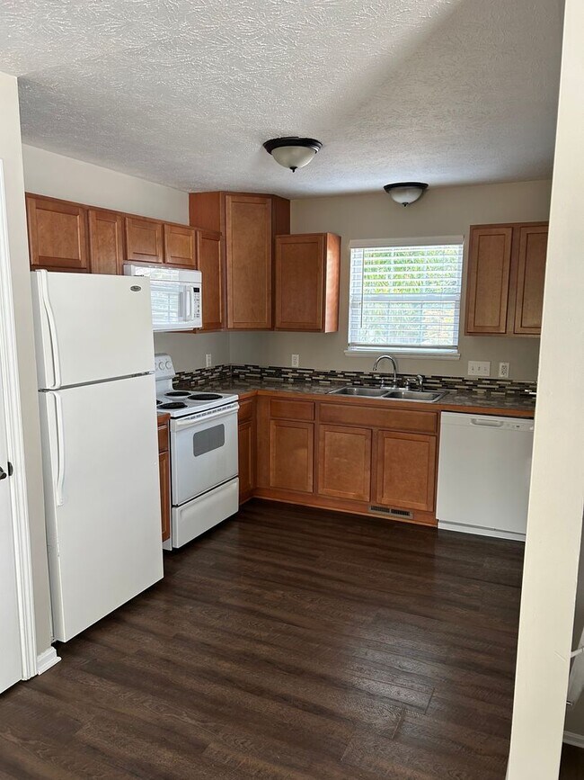 Building Photo - 3 bedroom 1 bath house for rent