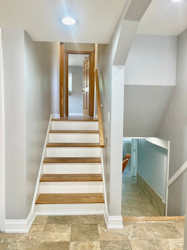 Building Photo - 3942 W Fitch Ave