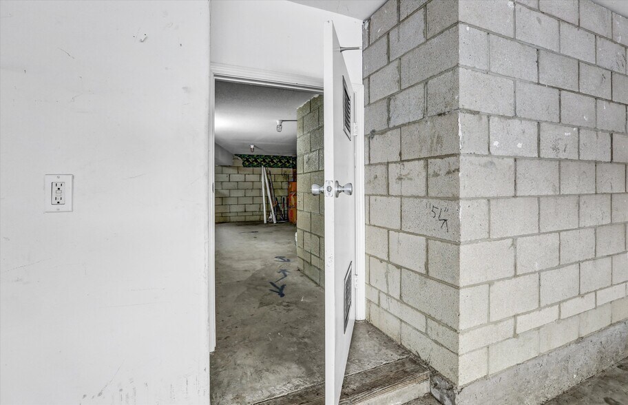 Building Photo - 13325 Via Cristal