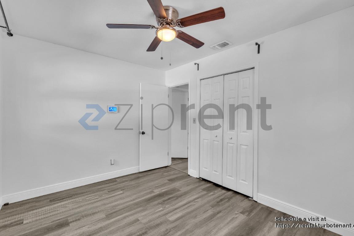 Building Photo - 3321 W Iowa Ave