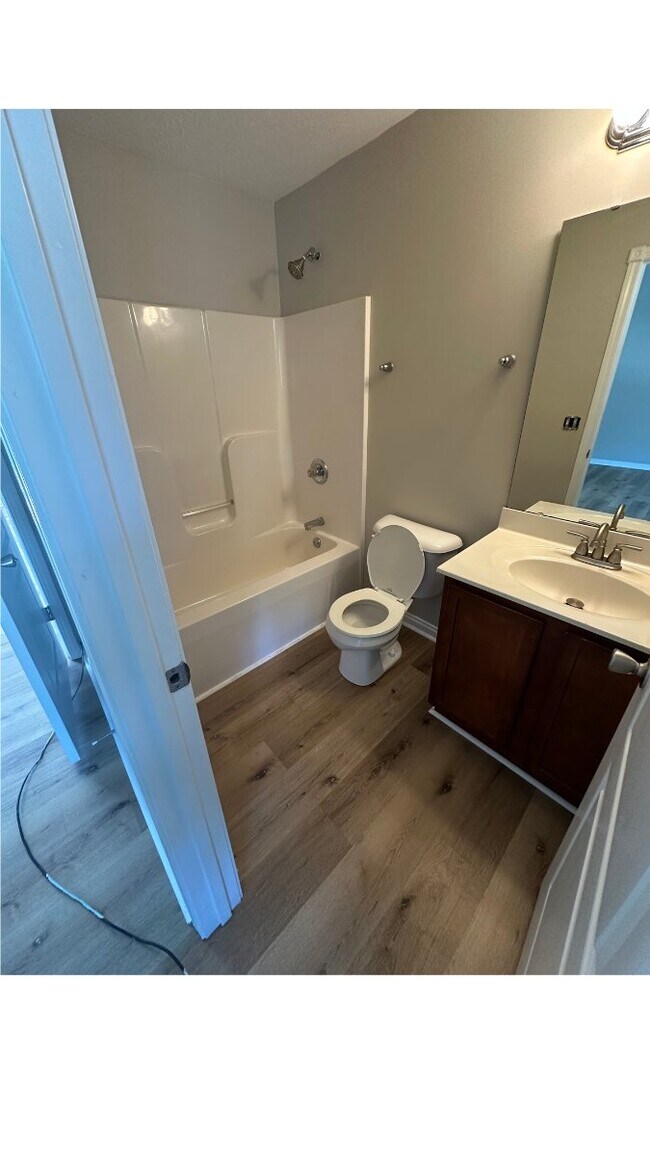 Building Photo - 6536 Oak Crest Dr