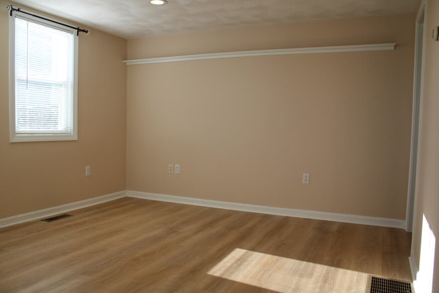 Building Photo - 42 Preston Rd