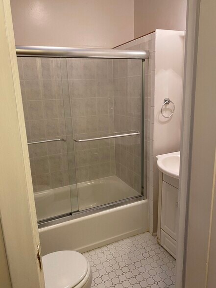 Building Photo - 5931 Alder St