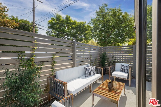 Building Photo - 535 Beloit Ave