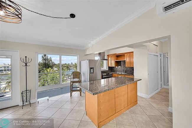 Building Photo - 1041 Hillsboro Mile