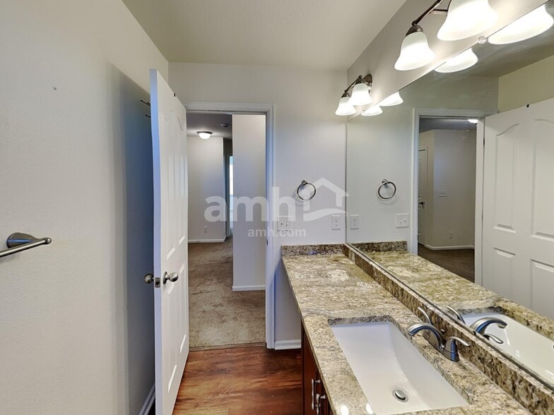 Building Photo - 5366 N Laredo St