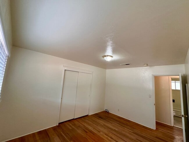 Building Photo - 3 BEDROOM 2 BATH HOME IN SOUTH REDDING
