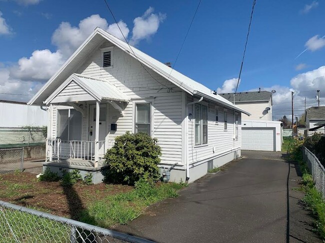 Building Photo - Charming Two Bedroom Bungalow Home