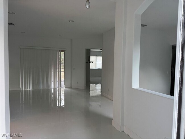 Building Photo - 871 Desoto Blvd S