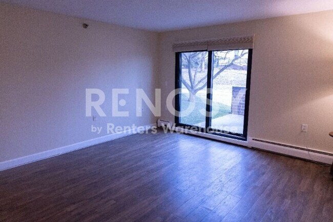 Building Photo - Available Now Spacious 1 bedroom 1 bath lower level Condo in Richfield -- 55+
