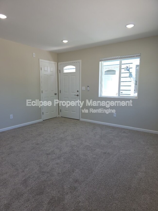 Building Photo - 2839 Elm Ave