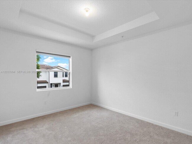 Building Photo - 106 SW 184th Ave