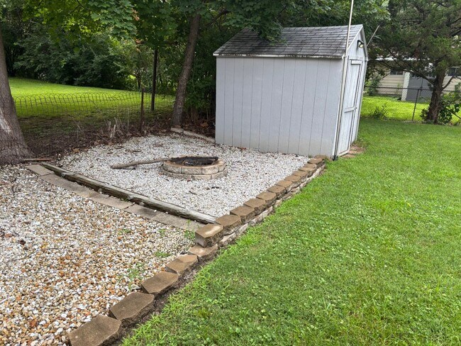 Building Photo - 3 Bedroom, 1 Bathroom Rolling Acres Home F...