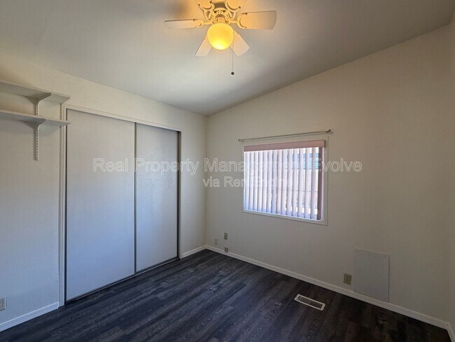 Building Photo - 1514 E Muriel Dr