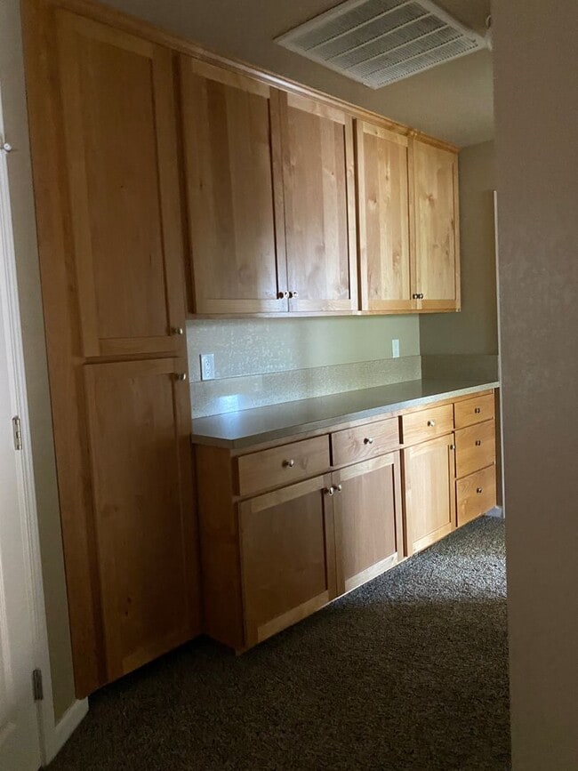 Building Photo - 2076 Fancy Oaks Dr, Redding, CA 96003