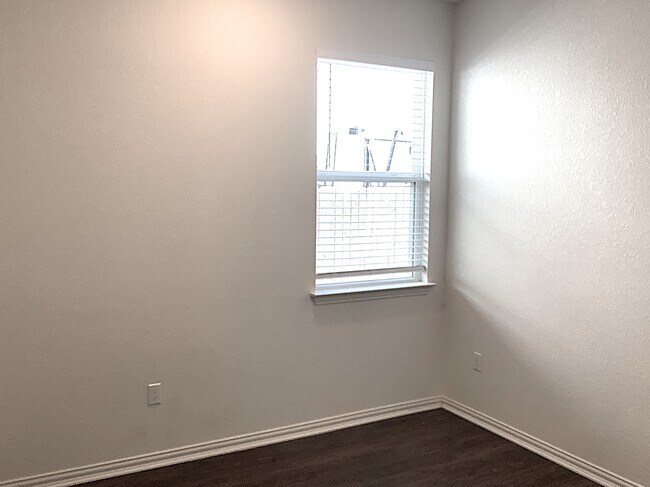 Building Photo - 469 Pebble Bend