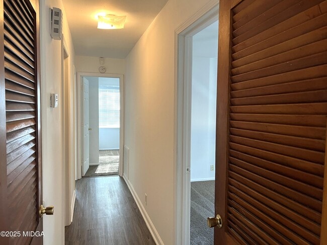 Building Photo - 3347 Thunderbird Rd